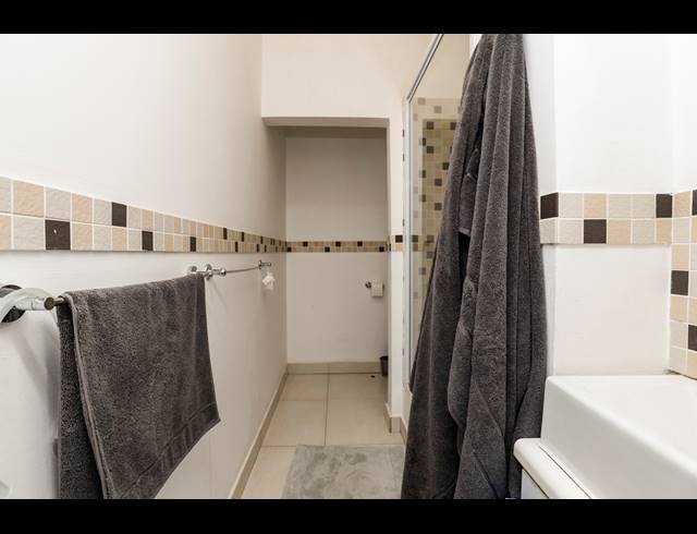 2 BEDROOM APARTMENT FOR SALE IN ESSENWOOD